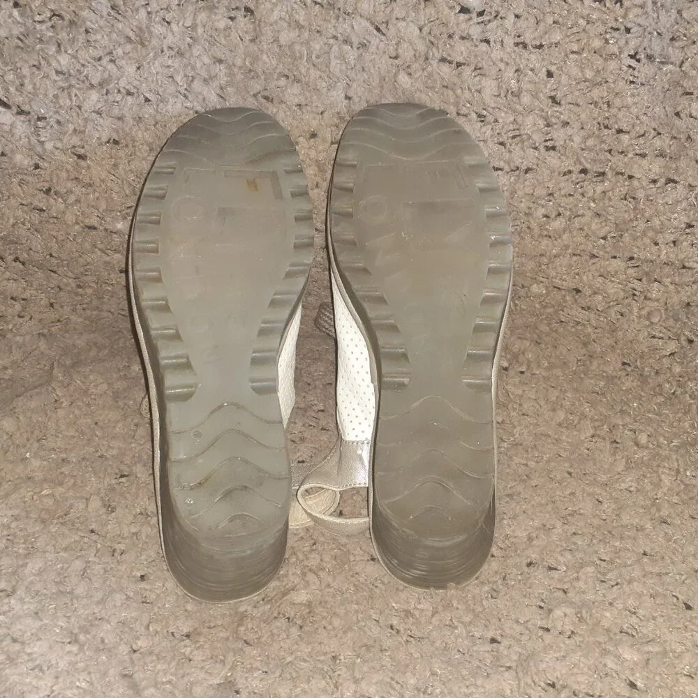 FLY LONDON-Yuta-Cream Leather/Metallic-Lace-Up Wedge-Perforated-Sz 41-Excellent